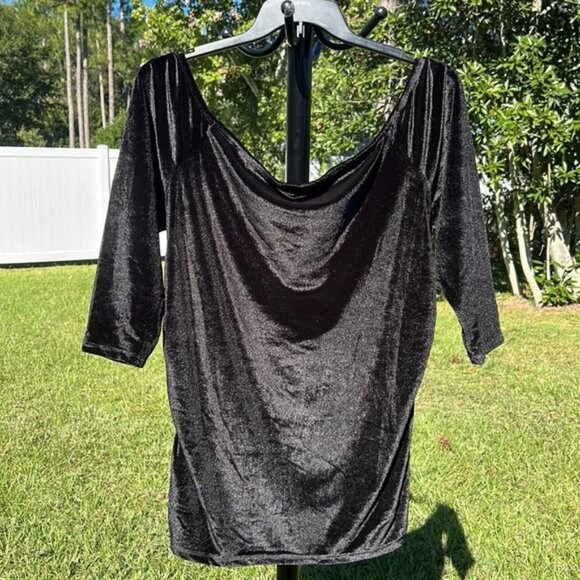 ~e New Torrid shirred off the shoulder top - Picture 3 of 7